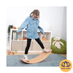[MEJOR VENTA] |   Tabla de equilibrio de madera, juguete para niños, para fortalecer el torso y el juego físico, de Blue Lotus Farm - Product Image 1