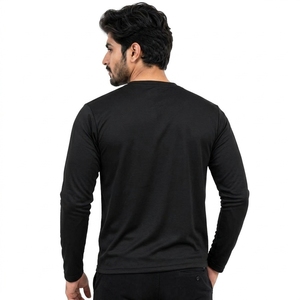 Camiseta cómoda de manga larga para hombre con material duradero y costuras resistentes, con un diseño limpio y un acabado suave. - Product Image 5