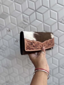 Nouvel Arrivage Portefeuille en Cuir de Vachette Gravé à la Main Multi-usages Style Western, Pochette Téléphone et Porte-cartes - Product Image 2