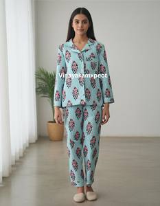 ชุดนอนผ้าฝ้ายลายดอกไม้สีเขียวมิ้นท์สุดหรูสำหรับผู้หญิง พร้อมเสื้อเชิ้ตติดกระดุมและกางเกงขายาวทรงหลวม - Product Image 3