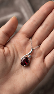 Colgante de Plata 925 con Granate y Moissanita Redonda, Diseño Clásico de Gota de Agua para Mujer, Joyería de Boda - Product Image 5