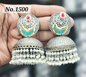 Bijoux en argent allemand oxydé, bijoux indiens Jumka, plaqué argent, vintage, classique, alliage, fait à la main, boucles d'oreilles pendantes en forme de cloche - Product Image 4
