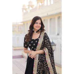 Faux Georgette en fleurs avec des paillettes de fil lourd brodé travail Lehenga Choli LW-7101 - Product Image 5