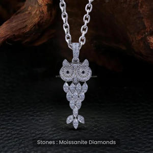 Pendentif artisanal en forme d'oiseau avec design de bijoux hip-hop de luxe et finition de haute qualité - Product Image 1