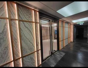 Revêtement mural en pierre naturelle translucide rustique d'automne 30x60 cm, flexible, auto-adhésif, durable, certifié CE, garantie 5 ans - Product Image 4