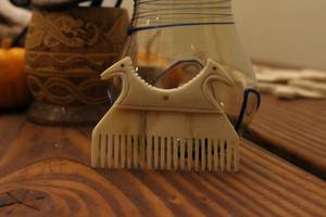 Peine para Barba Vikingo de Hueso de la Mejor Calidad con Funda, Diseño Animal Religioso Tallado en Marfil, Color Natural, 10cm, Tacto Real - Product Image 4