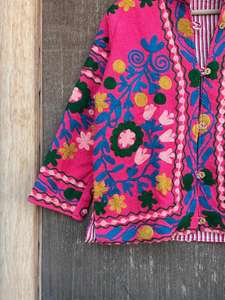 Veste bomber vintage du Rajasthan |   Broderie Suzani en coton bohème faite à la main |   Veste réversible écologique respirante pour femmes - Product Image 4