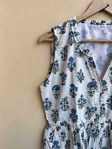 Robe longue vintage en coton indien imprimée à la main, motif floral, avec broderie et pompons, robe maxi imprimée - Product Image 4