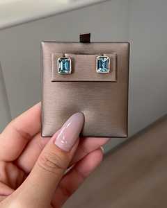 ต่างหูเพชร 3 กะรัต ทองคำแท้ 14K มรกต อะความารีนสีน้ำเงิน เพชรเลี้ยงในห้องปฏิบัติการ ทรงกรงเล็บ ประดับแบบโมเดิร์น สวยงาม หรูหรา พร้อมใบรับรอง IGI - Product Image 1