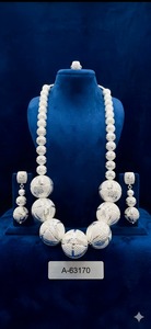 Conjunto de Collar y Pendientes de Aleación Plateada con Diseño de Bola para Mujer A-63170 - Product Image 1