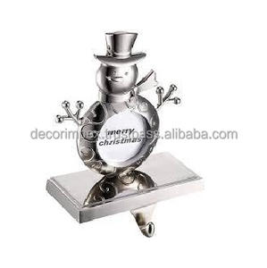 Ensemble de 2 par Impex Decor Made In India Christmas Santa Design Porte-bas en métal aluminium argenté pour la décoration intérieure - Product Image 5