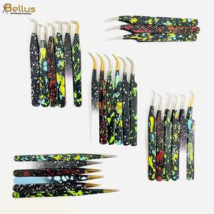 Pinzas para Pestañas Premium Multicolores con Punta Suave 45 °   90 °   Herramienta de Extensión de Acero Inoxidable - Product Image 1