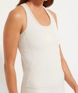 เสื้อกล้ามทรง Racerback สำหรับผู้หญิง เนื้อผ้านุ่มผสมไนลอนและสแปนเด็กซ์ สวมใส่สบาย ไม่มีแขน เหมาะสำหรับออกกำลังกาย แห้งเร็ว ยืดหยุ่นได้ดี เสื้อกล้ามสำหรับฟิตเนสและยิม - Product Image 5