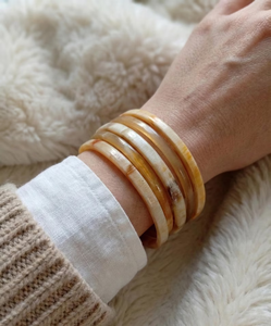 กำไลข้อมือทำจากเขาสัตว์แท้ เป็นมิตรกับสิ่งแวดล้อม ทำด้วยมือ สไตล์โบโฮชิค กำไลเรียวบาง เครื่องประดับงานแต่งงานจากธรรมชาติ ดีไซน์ไม่ซ้ำใคร สำหรับผู้หญิง เหมาะอย่างยิ่ง - Product Image 2