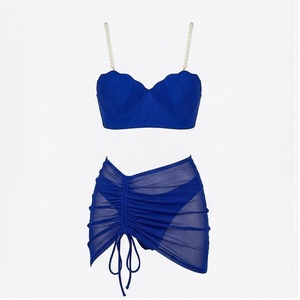 Ensemble de yoga 2 pièces imprimé papillon bleu avec finition dorée, body à col en V profond et jupe portefeuille longueur genou - Product Image 1