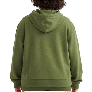 เสื้อฮู้ดผู้ชายสีเขียวมะกอก ผ้าฟลีซหนานุ่ม สวมใส่สบาย สไตล์สตรีทแวร์ มีซับใน ระบายอากาศได้ดี พร้อมเชือกผูกฮู้ด - Product Image 2