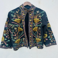 Veste d'hiver artisanale brodée Suzani avec un design bohème TNT, en coton chaud et respirant, avec des détails floraux artistiques
