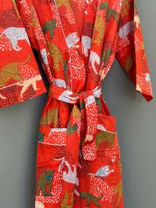 Kimono de algodón con estampado de tigre, hecho a mano, estilo bohemio, para la playa. - Product Image 3
