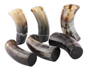 Taza de Cuerno Natural Tallada a Mano con Diseño de Oso Bebiendo Agua de Koi, Estilo Vintage, Perfecta para Negocios - Product Image 1