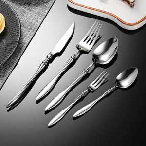 ชุดช้อนส้อมสแตนเลสหรูหรา สีทองเงิน พร้อมด้ามไม้ ช้อน ส้อม มีด ชุดอุปกรณ์รับประทานอาหารทันสมัย - Product Image 5