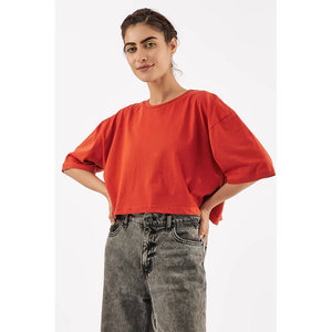 เสื้อยืดครอปทรงบ็อกซี่สำหรับผู้หญิง แขนสั้น ทรงหลวม สไตล์ลำลอง เหมาะสำหรับฤดูร้อน รับทำโลโก้ตามสั่ง มีสีให้เลือกหลากหลาย หลายขนาด ขายส่ง - Product Image 4