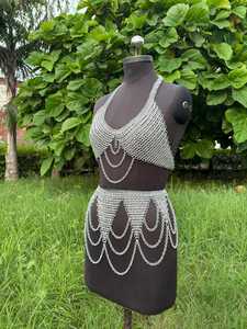 Conjunto de Top y Falda de Armadura de Aluminio Plateado para Mujer, Diseño Redondo Soldado, Estilo Antiguo Moderno - Product Image 2