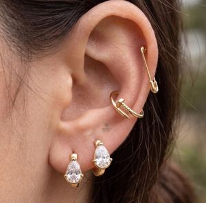 Pendientes de Aro Minimalistas SHREERAJ SOLITAIRE de Oro de 14K con Diamante de Laboratorio Corte Esmeralda Radiante en Forma de Pera, Chapados en Rodio, Certificados por IGI - Product Image 5