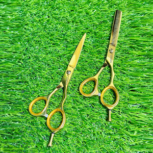 Tijeras Profesionales de Peluquería Ajustables con Recubrimiento Dorado, Juego de Tijeras de Peluquero para Adelgazar el Cabello con Reposa Dedos, para Estilismo en Salón - Product Image 5