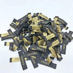 Étiquettes tissées pour vêtements, personnalisées avec logo et taille, pliées sur le côté, haute densité, qualité supérieure - Product Image 1