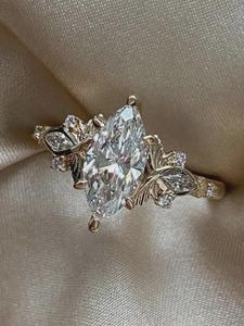 Bague de promesse Art Déco en diamant de laboratoire taille marquise, or massif 14 carats, cadeau moderne et raffiné pour fiançailles ou soirée, pour petite amie - Product Image 3