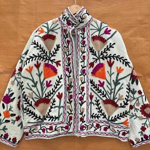 เสื้อแจ็คเก็ตผู้หญิงปักลายโบโฮ ผ้าขนสัตว์ผสม งานฝีมือลายดอกไม้ เสื้อโค้ทฤดูหนาวสไตล์ชาติพันธุ์  งานปักลายสไตล์วินเทจ - Product Image 1
