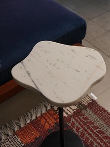 Table d'appoint moderne avec plateau en marbre, portable, écologique, avec base en métal noir, design minimaliste, meubles de salon - Product Image 5