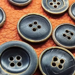 Cuerno de búfalo negro pulido, duradero y ecológico, hecho a mano, imitación moderna por Blossom Craft India - Product Image 1