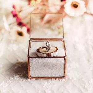 Marco de Metal de estilo vintage Caja de anillo cuadrado de vidrio transparente Tapa Precio barato Organizador de pendientes de latón Embalaje de artículos de regalo de boda - Product Image 1
