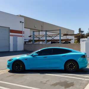 รถซีดานไฟฟ้า Tesla Model S รุ่นพรีเมียมยอดนิยม สีสัน OEM/ODM ให้เลือก ดีไซน์ทันสมัย ประสิทธิภาพการขับขี่บนถนนที่ราบรื่น เทคโนโลยีอัจฉริยะ - Product Image 4