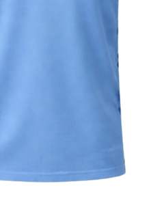 เสื้อโปโลผู้ชายสีฟ้าสกายบลูแบบสั่งทำพิเศษ ทรงคลาสสิก แขนสั้น สวมใส่สบายในฤดูร้อน รับทำโลโก้ตามสั่ง ผู้ผลิต OEM จำหน่ายส่ง - Product Image 6