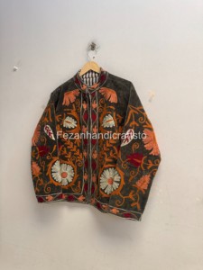 Veste en velours Suzani en gros, veste brodée à la main avec des motifs floraux, doublure intérieure en coton, veste en velours pour femmes, veste d'hiver en velours - Product Image 3