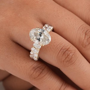 Anillo de Diamantes con Corte Ovalado de 3.01CT, Media Eternidad, Oro Sólido de 14K con Diamantes Cultivados en Laboratorio, para Compromiso, Regalo para Novia - Product Image 1