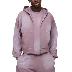 Ensemble survêtement homme de haute qualité, comprenant un sweat à capuche zippé oversize à poches et orné de strass et de diamants, et un short, effet délavé par pulvérisation - Product Image 1