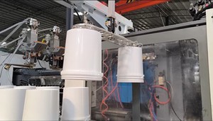 ZHENHUA 520T Plastik Enjeksiyon Makinesi, 18L 20L Boya Kovası/Tamburu için Güvenli Sızdırmaz Kapak Üretimi, CE Belgeli - Product Image 4