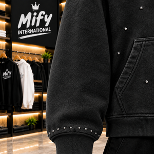 Sweat à capuche noir vintage pour homme avec fermeture éclair, détails en strass et logo sur la poitrine, design streetwear - Product Image 4