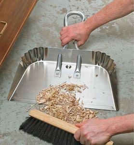 <b>Large</b> Metal Dust Pan For Heavy Duty Household Cleaning With Wide Scoop Design And Reliable Everyday Dust Collection - Product Image 1