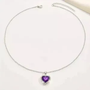 Colgante Impresionante con Halo de Amatista Púrpura Simulada en Corte Corazón, Chapado en Oro Blanco de 14k - Product Image 1