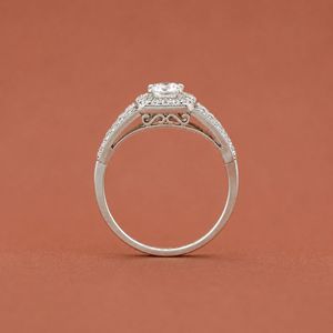 Anillo de compromiso con halo de diamantes de moissanita de corte redondo en plata de ley S925 - Product Image 4