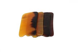 Tabla de Gua Sha Triangular de Cuerno de Búfalo Negro Natural para Masaje Corporal Completo y Drenaje Linfático, Color Miel Natural - Product Image 2
