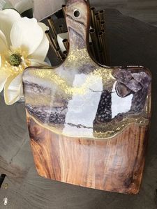 Exportateur en gros de planches à fromage en résine et en bois d'Inde, fournissant des produits personnalisés aux importateurs internationaux et aux chaînes de magasins de détail - Product Image 1