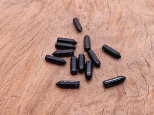 Pierres de cristal noires polies en forme de goutte d'eau avec trou percé pour la fabrication de bijoux et les fournitures d'artisanat - Product Image 1