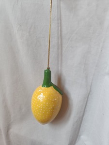 Ornement suspendu en résine jaune, feuille peinte à la main, pendentif fruité, décoration pour arbre de Noël ou maison - Product Image 1