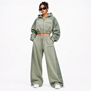 Ensemble survêtement femme vert sauge avec sweat à capuche court et pantalon large en molleton de coton premium avec cordon de serrage, style urbain - Product Image 1