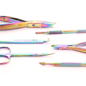 Cuenta con borde plano para empujar las cutículas y el extremo curvo para limpiar debajo de los bordes de las uñas con precisión de acero inoxidable - Product Image 3